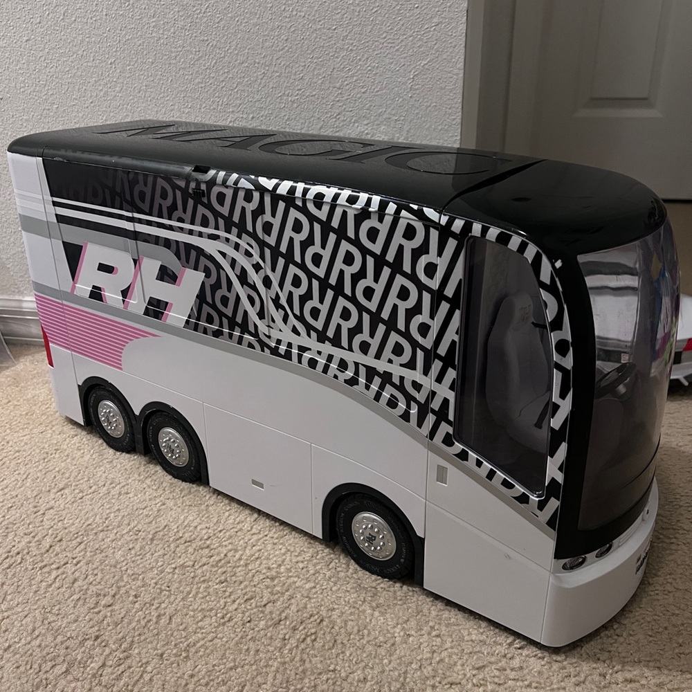 Rainbow High Tour Bus